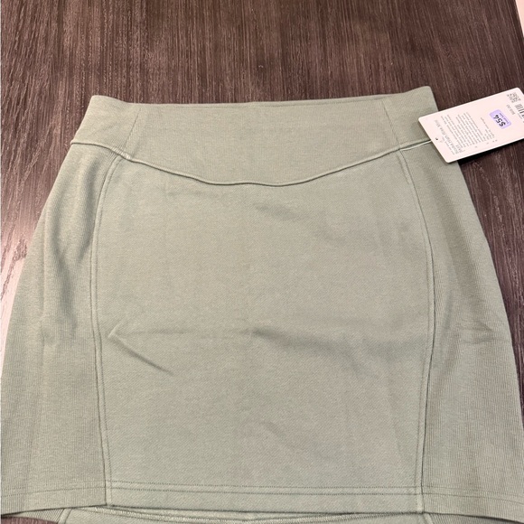 Lululemon High Rise Women's Mini Skirt Size Large NWT - Picture 4 of 4